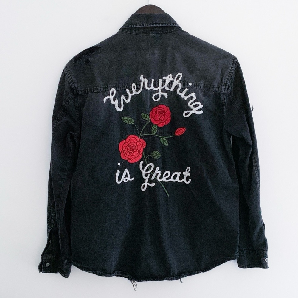 AE Everything is Great embroidered shirt